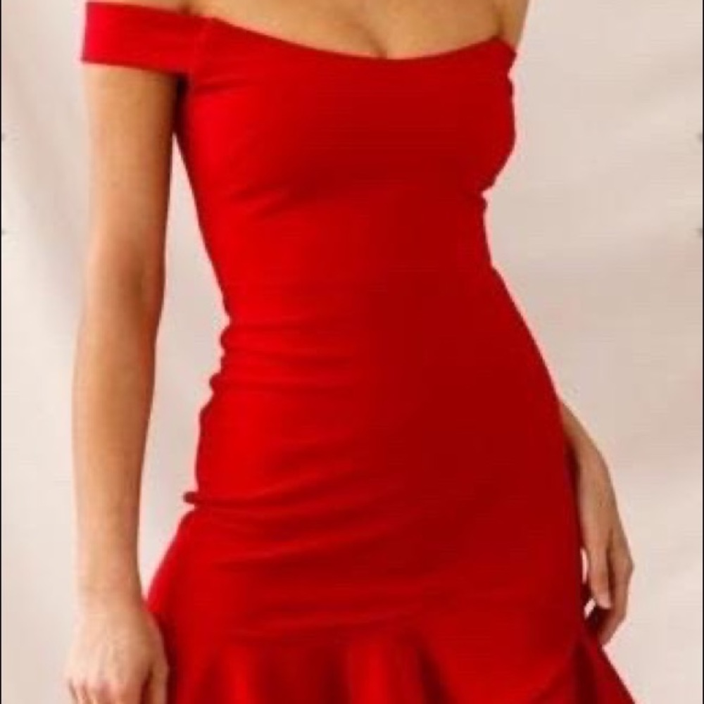 Selfie Leslie dress